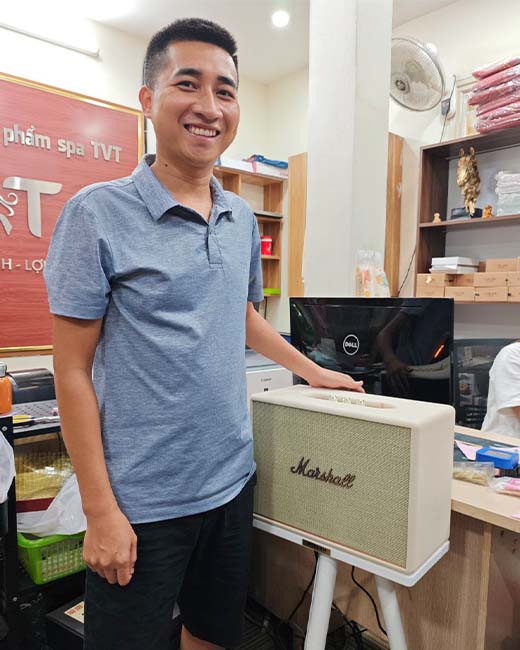 Ảnh khách hàng tại ZenIT Store