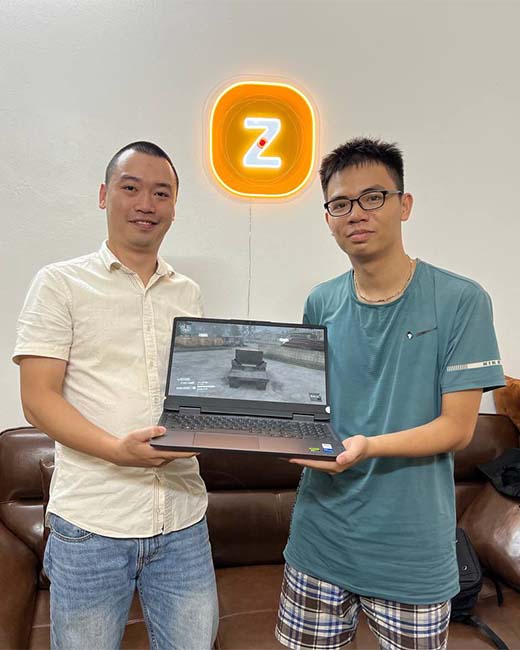 Ảnh khách hàng tại ZenIT Store
