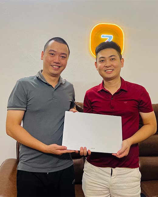 Ảnh khách hàng tại ZenIT Store