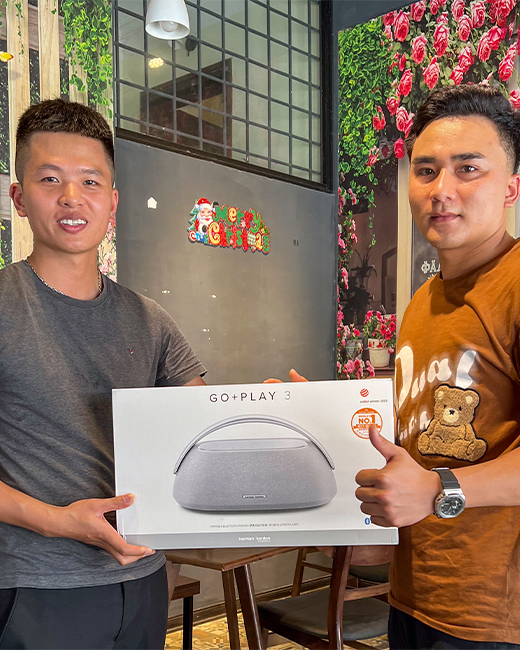 Ảnh khách hàng tại ZenIT Store