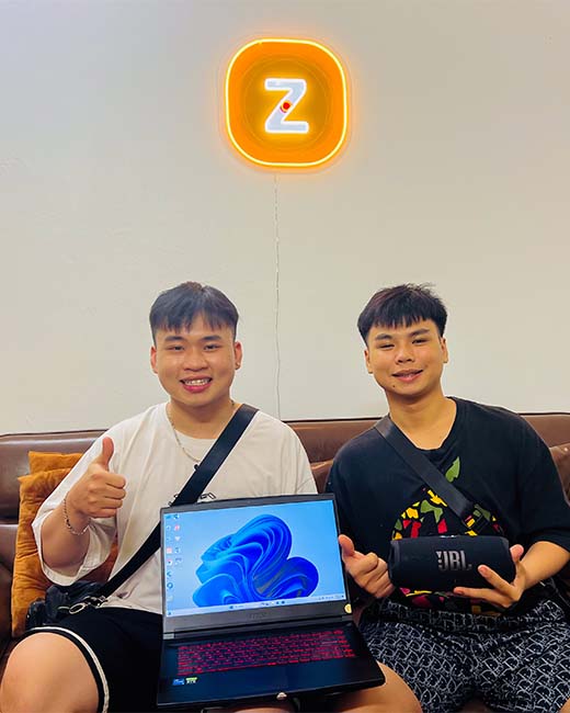 Ảnh khách hàng tại ZenIT Store