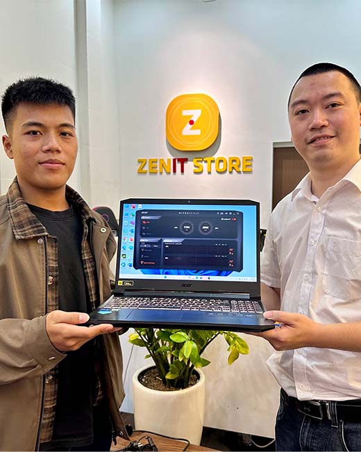 Khách hàng vui vẻ tại ZenIT Store 46 Lương Thế Vinh