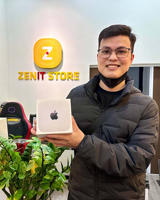 Khách hàng vui vẻ tại ZenIT Store 46 Lương Thế Vinh