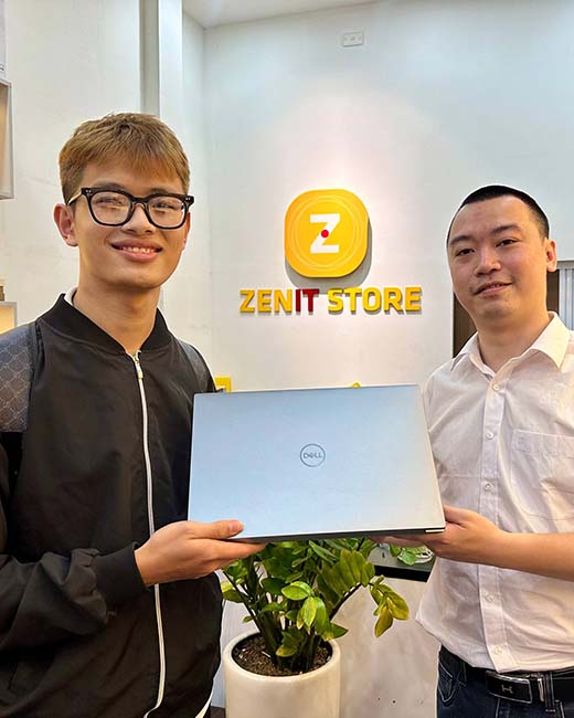 Khách hàng vui vẻ tại ZenIT Store 46 Lương Thế Vinh